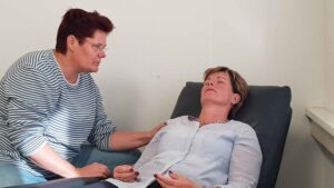 Oefensessie tijdens Afvallen met hypnose opleiding HypnoSlim