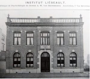 Foto van de hoofdingang Instituut Liébeault