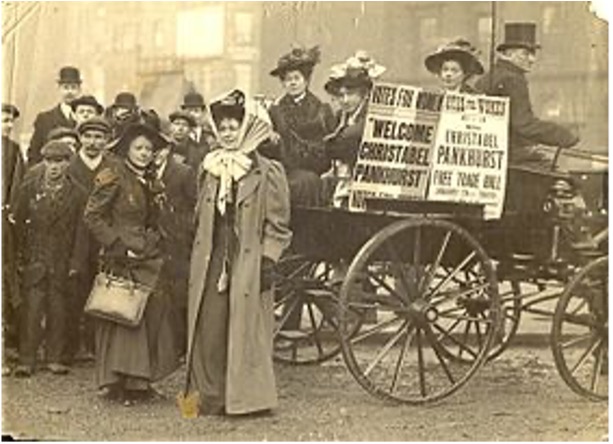 Foto van vrouwen in rijtuig met demonstratiebord