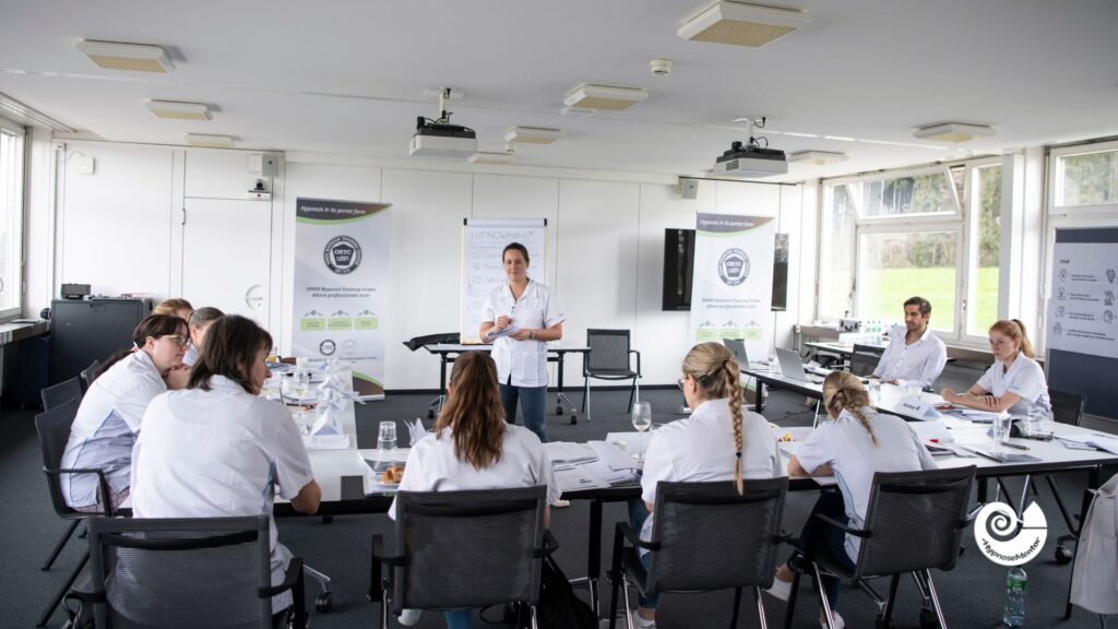 Medische hypnose opleiding van OMNI in de klas